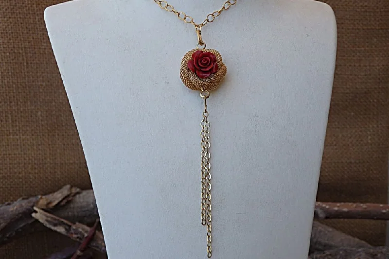 trendy gold necklaces for women -trendy gold necklaces for women -Coral flower necklace