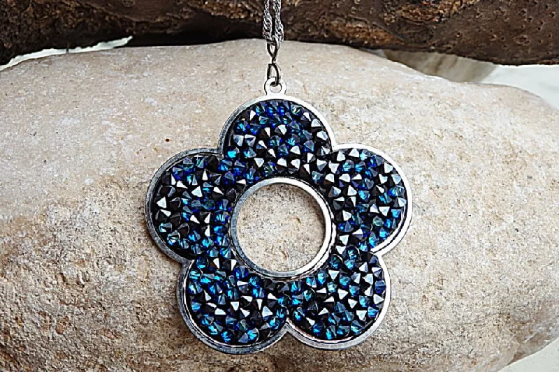 fashion-forward necklaces for women -fashion-forward necklaces for women -Flower Pendant Necklace