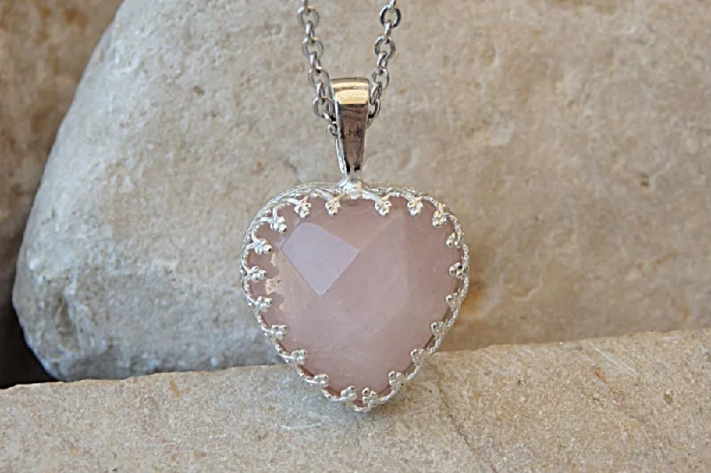 luxury gold necklaces for women -luxury gold necklaces for women -Rose Quartz Heart Necklace