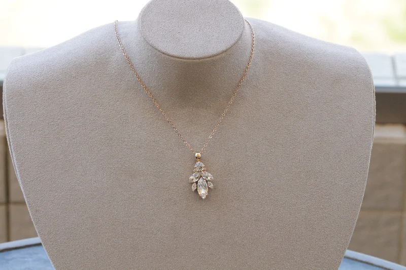 sparkling crystal necklaces for women -sparkling crystal necklaces for women -EMERALD NECKLACE