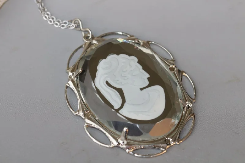 pendant necklaces for women -pendant necklaces for women -WHITE CAMEO NECKLACE