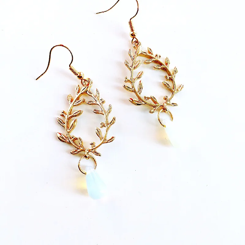 gold-plated earrings for women -gold-plated earrings for women -LEAF HOOP DROPLET TEAR EARRINGS